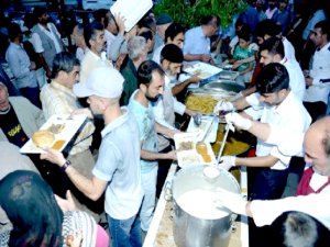 Vali Aksoy, iftarını Surlu vatandaşlarla açtı