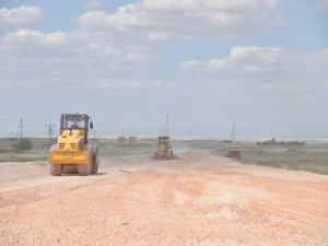 Yol yapım çalışmaları sürüyor