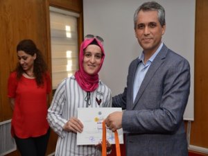 Amed Kitap Fuarı’na katılan yayınevlerine plaket verildi