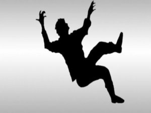 Kafasına el arabası düşen inşaat işçisi hayatını kaybetti