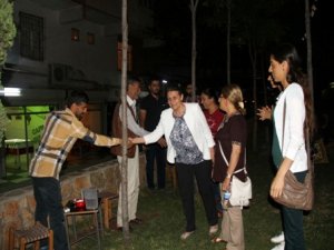 BAĞLAR BELEDİYESİ KADIN YÖNETİCİLERİ İFTAR SONRASI FULAN PARK'TA VATANDAŞLARLA BİR ARAYA GELDİ