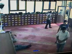 CAMİDE HIRSIZLIK GÜVENLİK KAMERASINDA