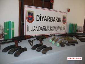 Diyarbakır'da düzenlenen müşterek operasyonda çok sayıda silah ve mühimmat ele geçirildi