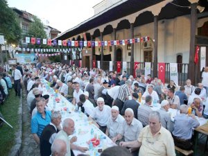 Kosova’da 2 bin kişi Şanlıurfa sofrasında iftarlarını açtı