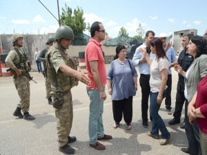 Canlı kalkanlar Lice’ye gidemedi