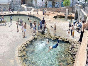 Diyarbakır’da cadde ve sokaklar bomboş