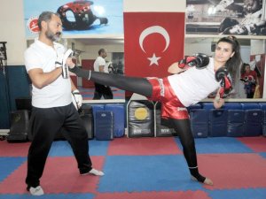Zayıflamak için Kick Boks'a başladı, dünya 2.'si oldu