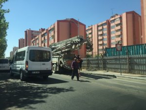 Polis lojmanlarına beton duvarlar yapılıyor