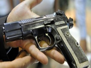 Ailesiyle tartıştan sonra silahla kendini vurdu