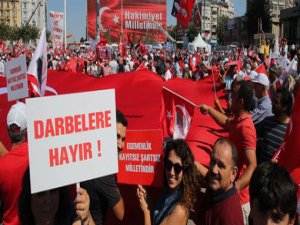 AK Partililer CHP'nin mitinginde!