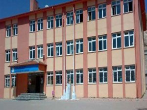 Okul binalarına tel örgü çekilecek