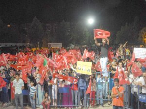 Demokrasi nöbeti devam ediyor