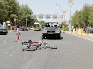 Otomobilin çarptığı bisiklet sürücüsü yaralandı