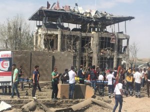 Diyarbakır Bismil'de Bomba Yüklü Araçla Saldırı!