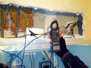 Diyarbakır'da 10 Fabrikaya Kaçak Elektrik Operasyonu