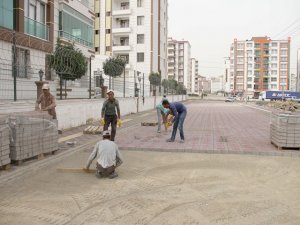 Bağlar Belediyesi’nin parke döşeme çalışmaları devam ediyor