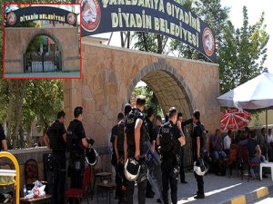 Kürtçe Tabelanın Belediyeden İndirilmesine Soylu'dan Sert Tepki: Geri Asılacak