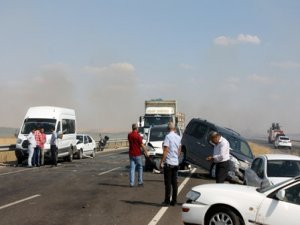 Anız yangını zincirleme kazaya neden oldu: 20 yaralı