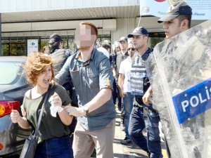 Görevden alınan öğretmenlere gözaltı