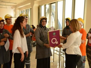 33 işyerine mor bayrak