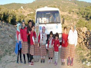 Öğrenci servisleri eylem yaptı, çocuklar mağdur oldu