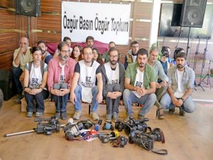 Gazeteciler işini geri istiyor