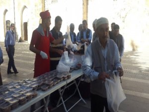 Silvan Belediyesi Aşure Dağıttı