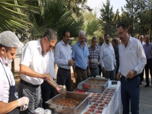 Dicle Elektrik Müşterilerine Aşure Dağıttı