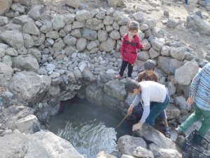 Şebeke suları kesilen köylüler, kuyu suyu içmek istemiyor