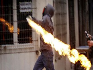 Diyarbakır'da Molotoflu Saldırı!