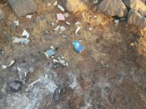 Diyarbakır'da Boş Arazide Yakılmış Fetö Kitapları Bulundu