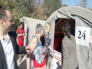 AP heyeti Ezidi kampını ziyaret etti