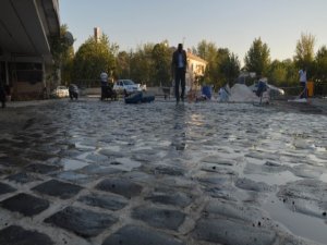 Diyarbakır Tren Garı'ndaki Çalışmalarda Tarihi Bazalt Taşları Bulundu