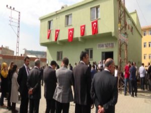 Vali Aksoy, Genç'te Şehit Olan Polis Memuru Yıldırım'ın Ailesine Taziye Ziyaretinde Bulundu