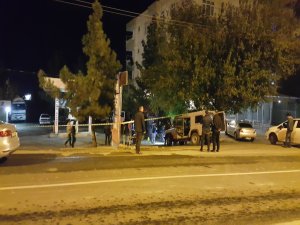 Diyarbakır'da benzinlikte bekleyen zırhlı araca roketli saldırı: 1'i ağır, 3 yaralı