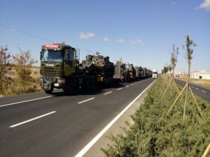 Irak sınırına tank sevkiyatı