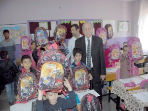 Türk Kızılayı’ndan dezavantajlı bin öğrenciye kırtasiye yardımı