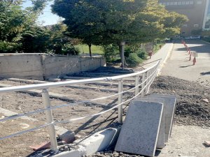 Çocuk Hastanesi’nde çevre düzenleme ve onarım çalışmaları sürüyor