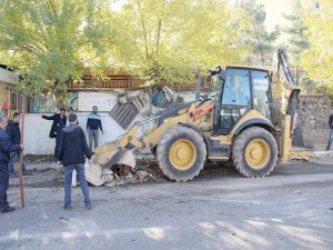 Hastane çevresindeki seyyar tezgahlar kaldırıldı