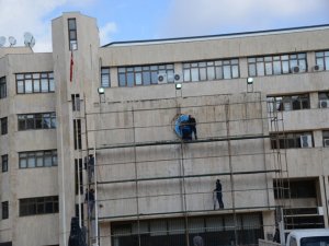 Kürtçe ve Türkçe tabelalar indirildi