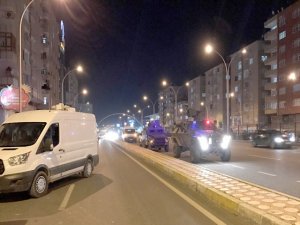 Diyarbakır'da AK Parti binasına saldırı