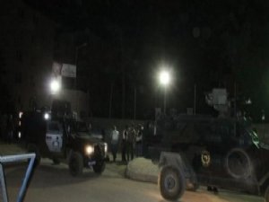 Karakola Patlayıcı Yüklü Araçla Saldırı