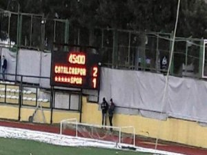 Çatalcaspor maçında scoreboard'a Dersimspor'u 'xxxxxspor' olarak yazdılar