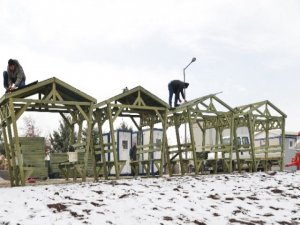 Büyükşehir Belediyesi'ne Kent Mobilyaları Hibe Edildi