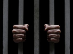 25 Yılla Yargılanan Cinsel İstismar Sanığına 'Rıza' Gerekçesiyle 4.5 Yıl Hapis ve Tahliye