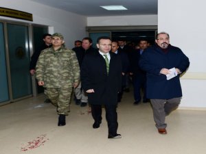 Diyarbakır Valisi Aksoy'dan saldırıda yaralanan polislere ziyaret