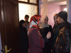 AK Partili kadınlardan Suriyelilere yardım