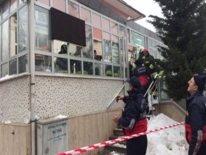 Konya'da Cami Girişindeki Çatı Çöktü