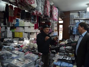 Akar, esnafı ziyaret etti
