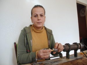 Kadın tespih ustası erkeklerin tahtını sallıyor